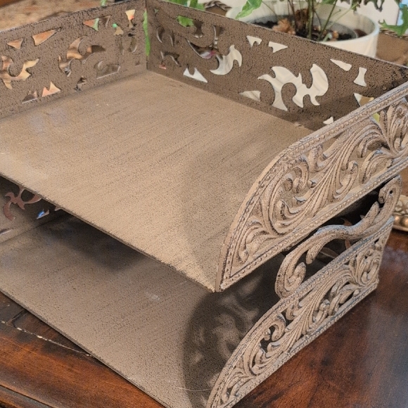 Elegant Brown Metal Wall Decor - Picture 2 of 6